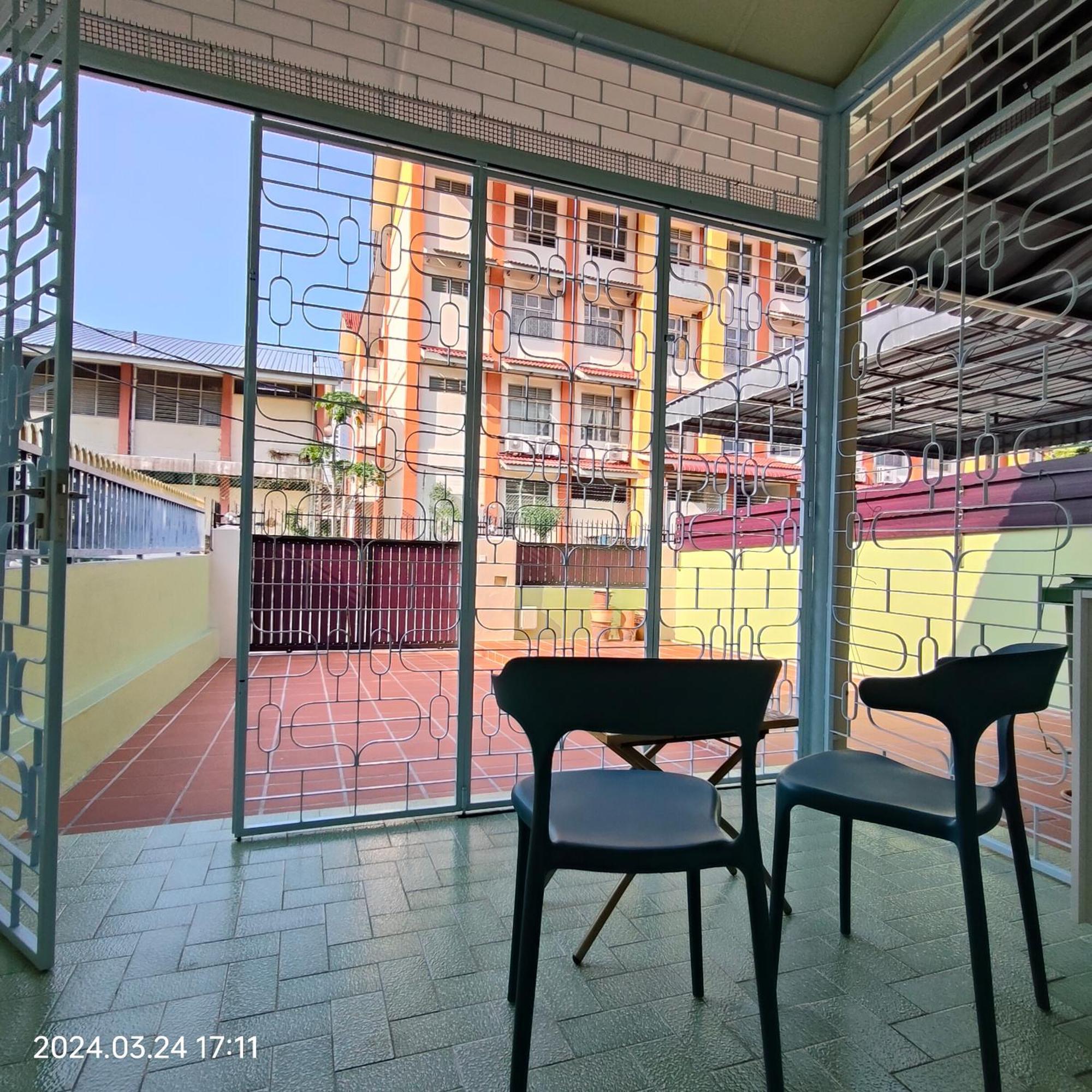 Sterling Homestay Танджунг-Бунга Экстерьер фото